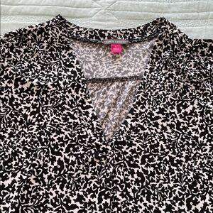 NWT Vince Camuto Black and White Patterned Blouse